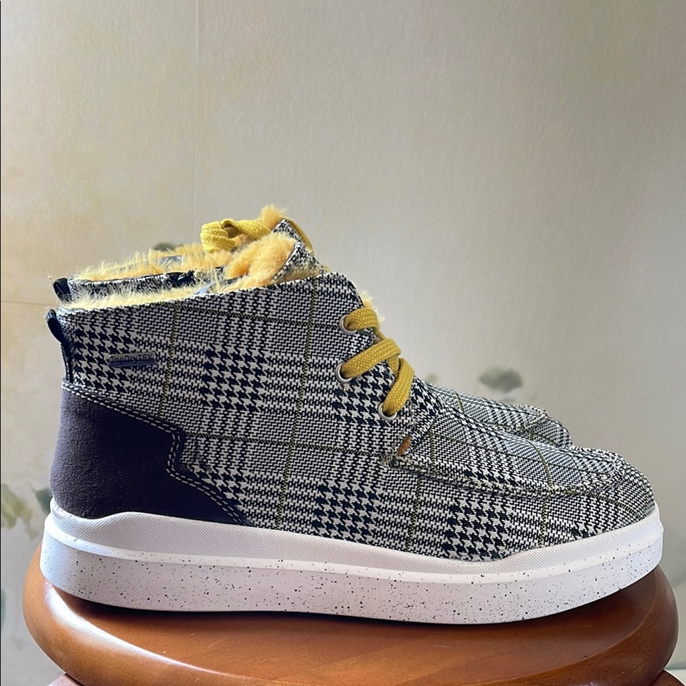 Romika Plaid Houndstooth Pattern Ankle High Shoe Boots with Yellow Laces